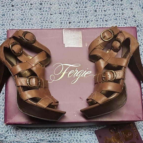 Fergie high heels - Picture 4 of 6